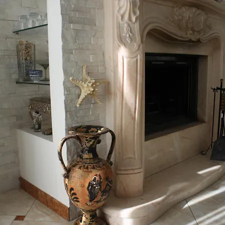 Angelo Bianco Apartment