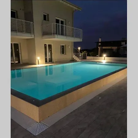 *central Lakeside Apt*swimming Pool & Free Parking Appartamento *