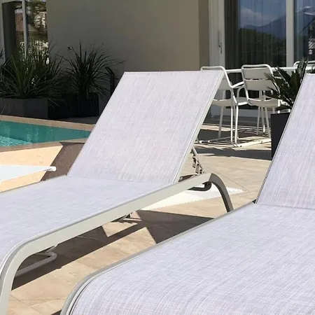 *central Lakeside Apt*swimming Pool & Free Parking Appartamento