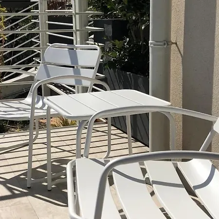 *central Lakeside Apt*swimming Pool & Free Parking Appartamento