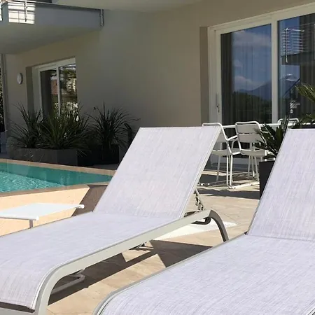 *central Lakeside Apt*swimming Pool & Free Parking Appartamento *