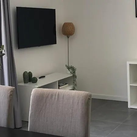 Appartamento *central Lakeside Apt*swimming Pool & Free Parking