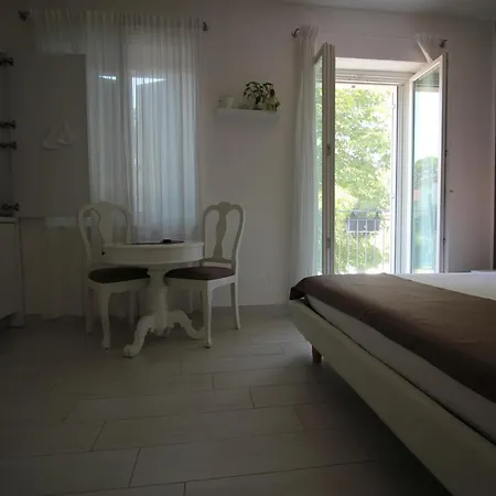 Bed & Breakfast Rooms&breakfast Il Punto... 2*