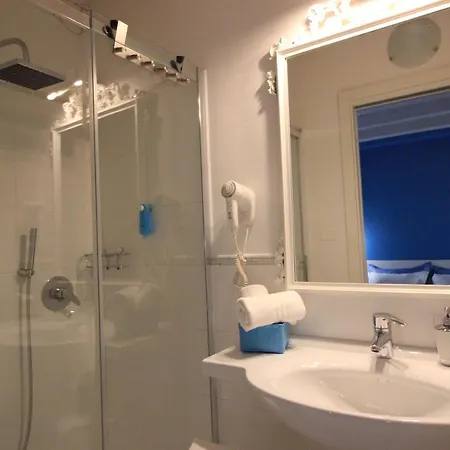 Bed & Breakfast Rooms&breakfast Il Punto... Peschiera del Garda