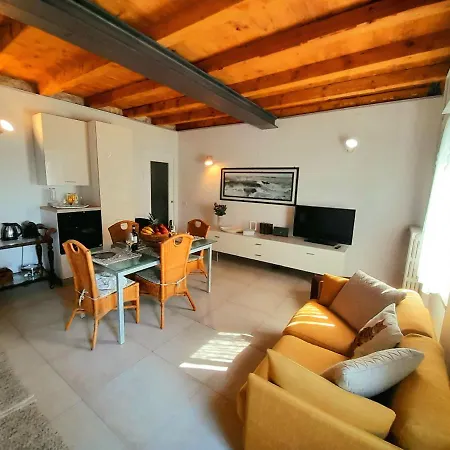 Les Amis Apartment