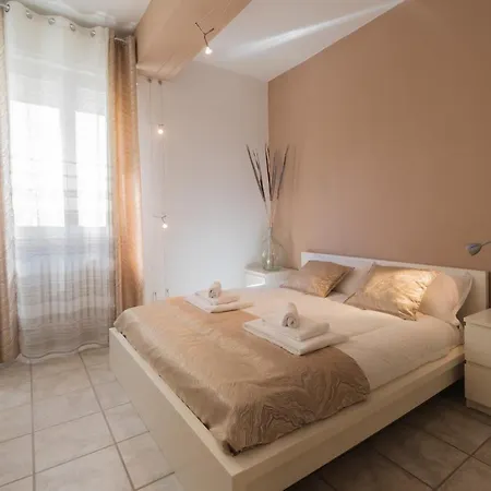 Viale Della Repubblica Free Parking E Wifi 1 Minute To Garda Apartment Peschiera del Garda
