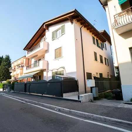 Apartment Sweet Lungolago Garibaldi Peschiera del Garda