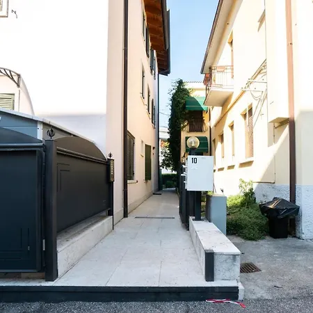 Sweet Lungolago Garibaldi Apartment