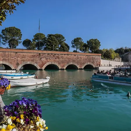Affittacamere Le Finestre Sul Borgo 3*