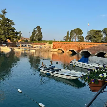 Residenza Giovanni Fronte Lago - Garda Lago Apartment Peschiera del Garda