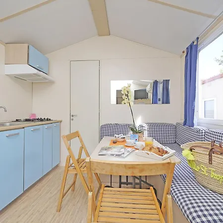 Butterfly Village Acampamento 4*