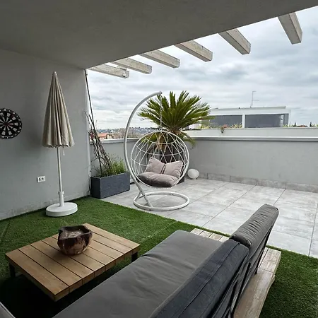 Casa de férias The Jazz Terrace - Relaxing Place With Pool