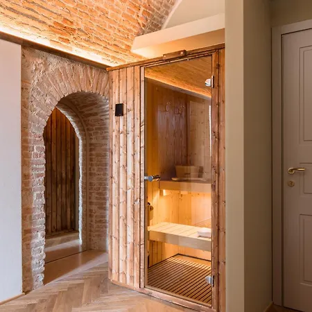 Pavillon Apartment *