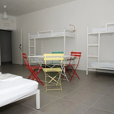 Meet Gardalake Auberge de jeunesse Peschiera del Garda