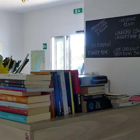 Meet Gardalake Hostel *