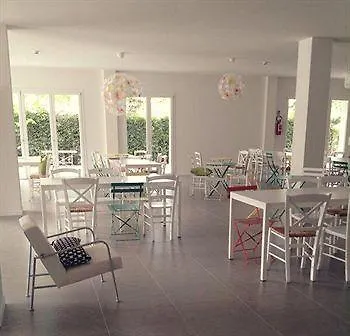 Meet Gardalake Hostel *