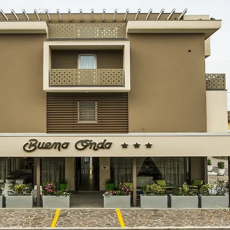 Buena Onda Hotel 3*