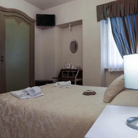 Le Finestre Sul Borgo Maison d'hôtes Peschiera del Garda