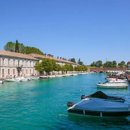 Affittacamere Le Finestre Sul Borgo Peschiera del Garda