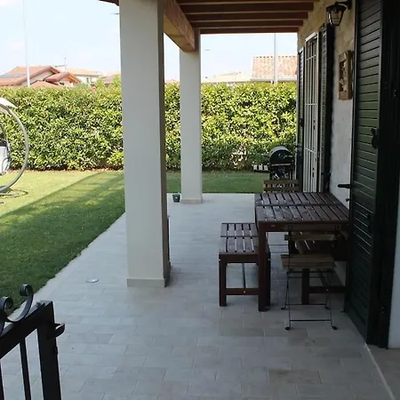 Apartment Timetofreedom With Private Garden & Pool *