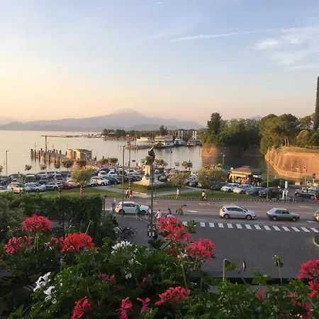 Residenza Giovanni Fronte Lago - Garda Lago Apartment