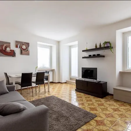 Residenza Giovanni Fronte Lago - Garda Lago * Peschiera del Garda