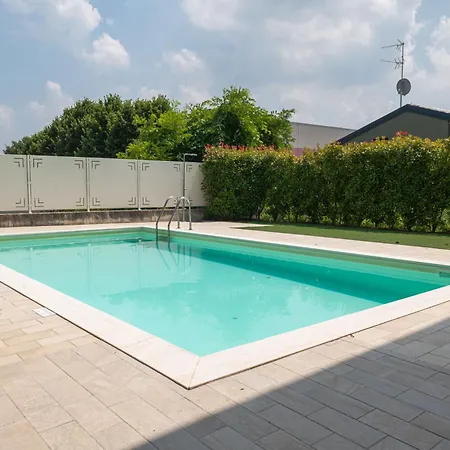 Timetofreedom With Private Garden & Pool Apartment