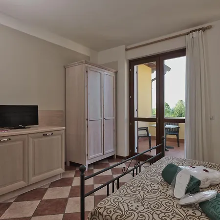 Apartment In 22083 *