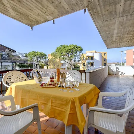 Desenzanoloft Official Partner Marriott Homes & Peschiera Fantasy Apartment's Peschiera del Garda