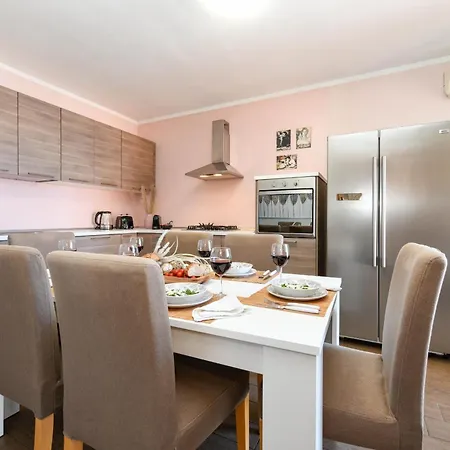 Apartment Desenzanoloft Official Partner Marriott Homes & Peschiera Fantasy Apartment's Peschiera del Garda