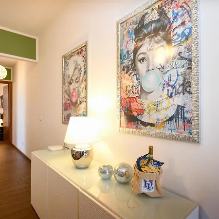 Desenzanoloft Official Partner Marriott Homes & Peschiera Fantasy Apartment's Apartment *