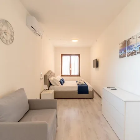 Apartment Sweet Dreams *