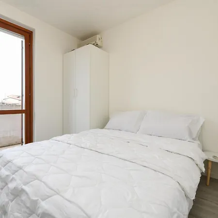 Casa Bacher Pool&gardenprivate&2,5kilometri To Center Apartment Peschiera del Garda