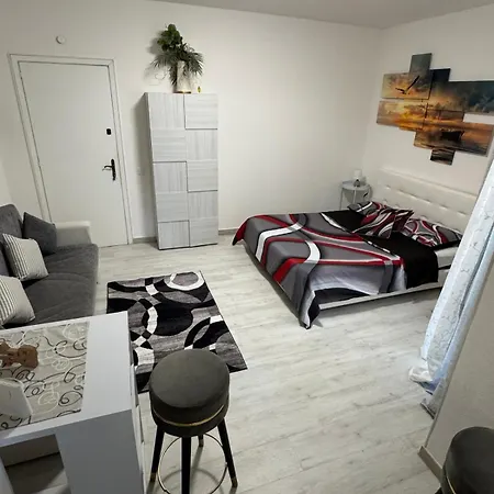 Di Fronte Al Apartment Peschiera del Garda