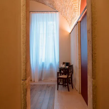 Hotel Pavillon & *
