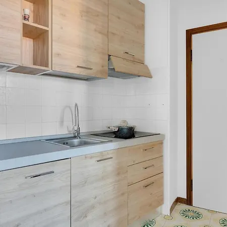 200mt - Flower With Pool & Tennis Apartment