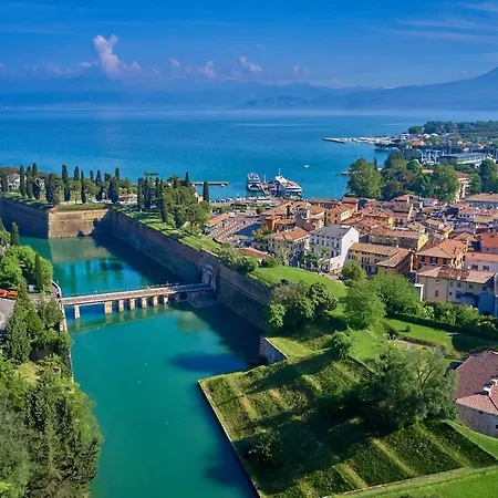 200mt - Flower With Pool & Tennis Apartment
