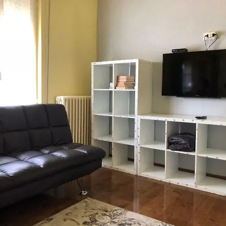 Ely Apartment *