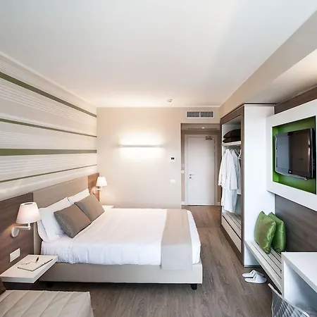 Enjoy Garda Hotel 4*