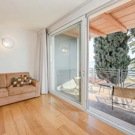 Dolceriva - The Lakefront Apartment