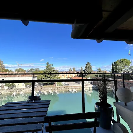 Canal View Loft In The Heart Of Appartamento