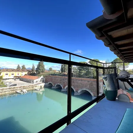 Canal View Loft In The Heart Of Appartamento Peschiera del Garda